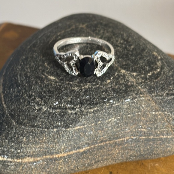 NWOT - Size 8 - black stone / antique style setting - ring - read description! - Picture 4 of 4